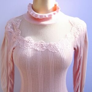 Gorgeous Free People Pink Turtleneck long sleeves with lace details, Small